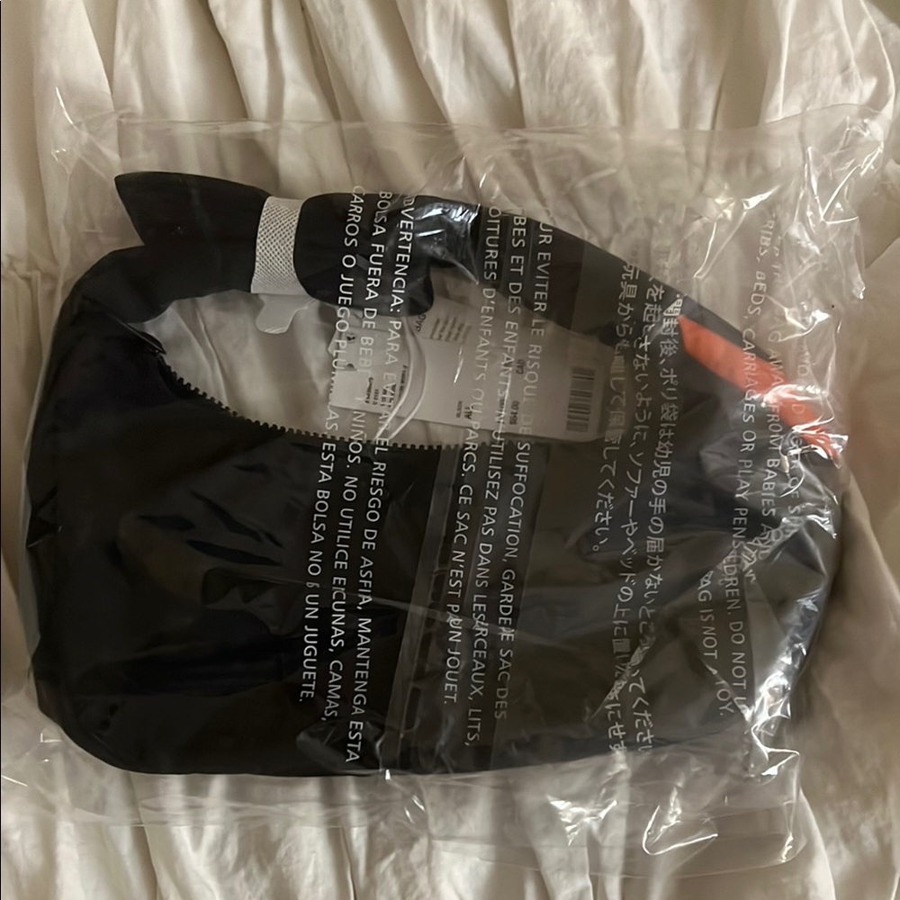 BAGGU Black Swan Shoulder Bag - Picture 2 of 4